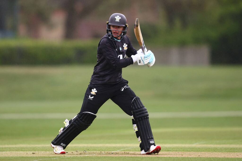 Wyatt‑Hodge’s Century Powers Surrey to 52‑Run Victory Over Warwickshire