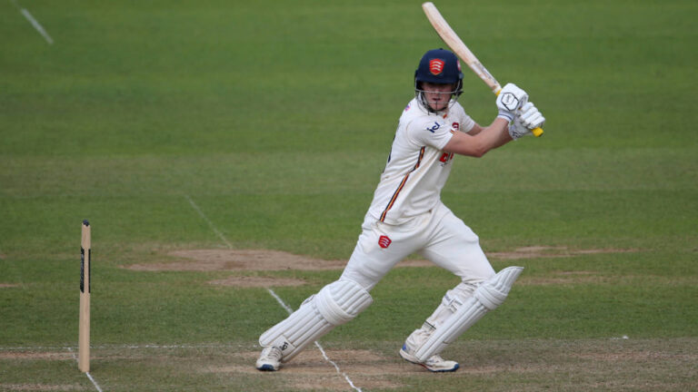 Jamie Porter's Maiden Fifty Inspires Essex Fightback Against Leicestershire 2 401114.6