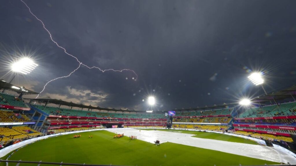Hardik Pandya Returns as Mumbai Indians Bowl in Rain-Delayed Match Against Rajasthan Royals