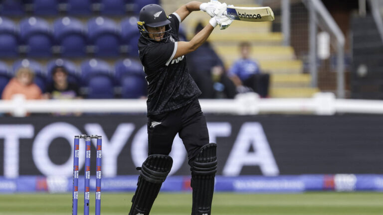 Suzie Bates returns to open as New Zealand bat first in decider 4 417093.6