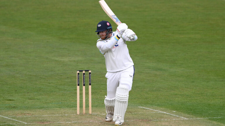 Luxton, Bairstow, Hill cement Yorkshire ascendency at Scarborough 6 399437.6