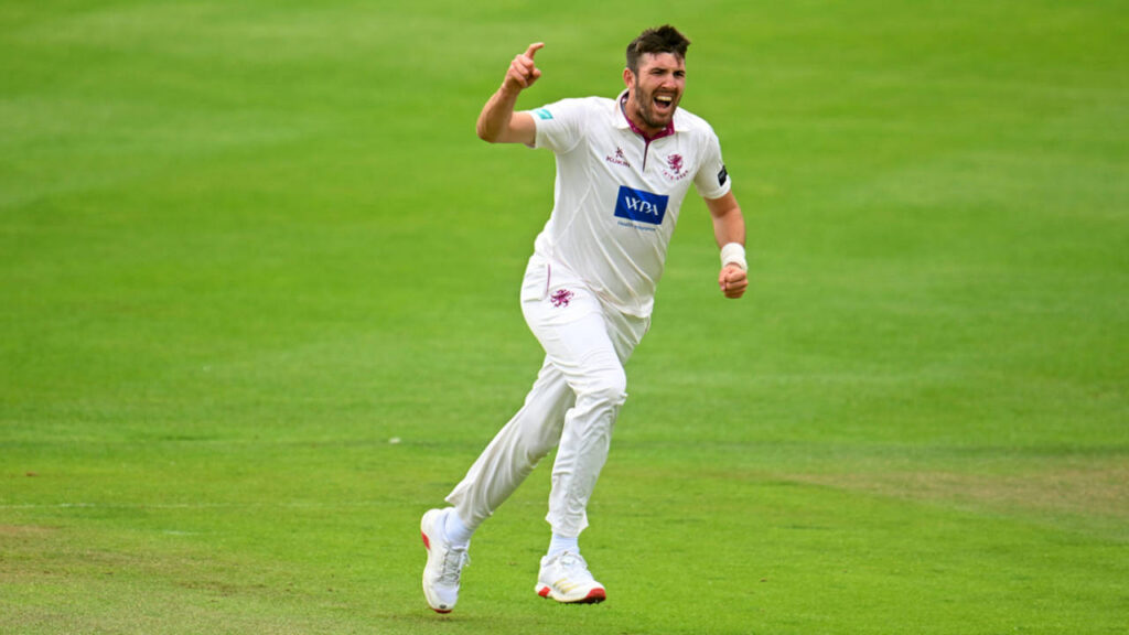 Overton overpowers Nottinghamshire to land big win for Somerset
