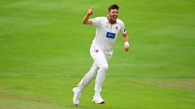 Overton overpowers Nottinghamshire to land big win for Somerset 2 404068.6