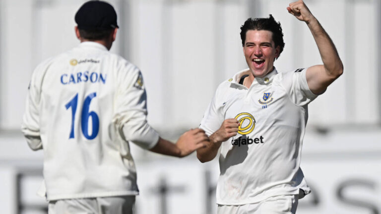 Haines, Coles see off Glamorgan rearguard to wrap up thumping win 6 405988.6