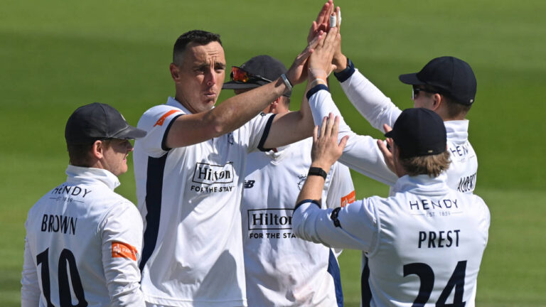 Abbott, Potgieter give Hampshire hope of rare season win 4 406011.6