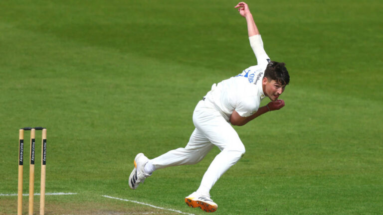 England call up Henry Crocombe as Ollie Robinson cover 6 416734.6