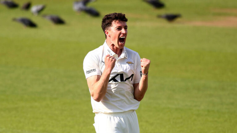 Fisher strikes between showers but weather frustrates Surrey 4 418041.6